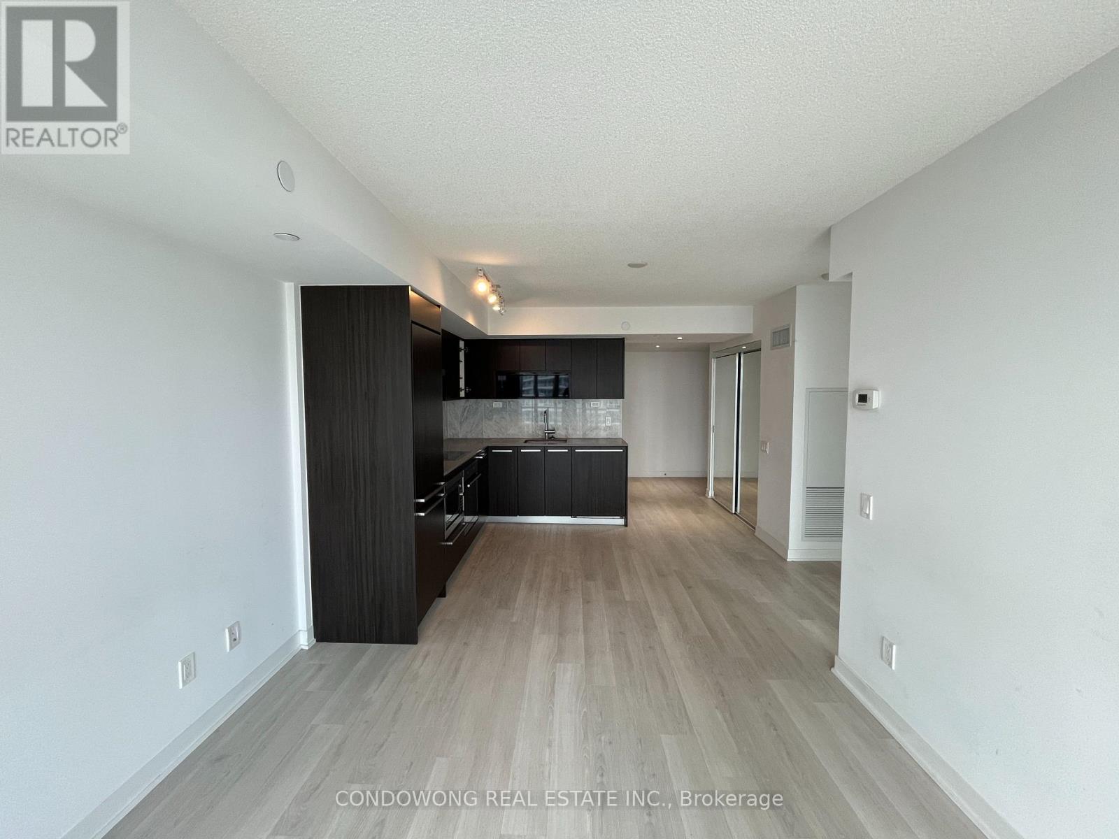 3015 - 70 Queens Wharf Road, Toronto, Ontario  M5V 0J2 - Photo 3 - C13574250