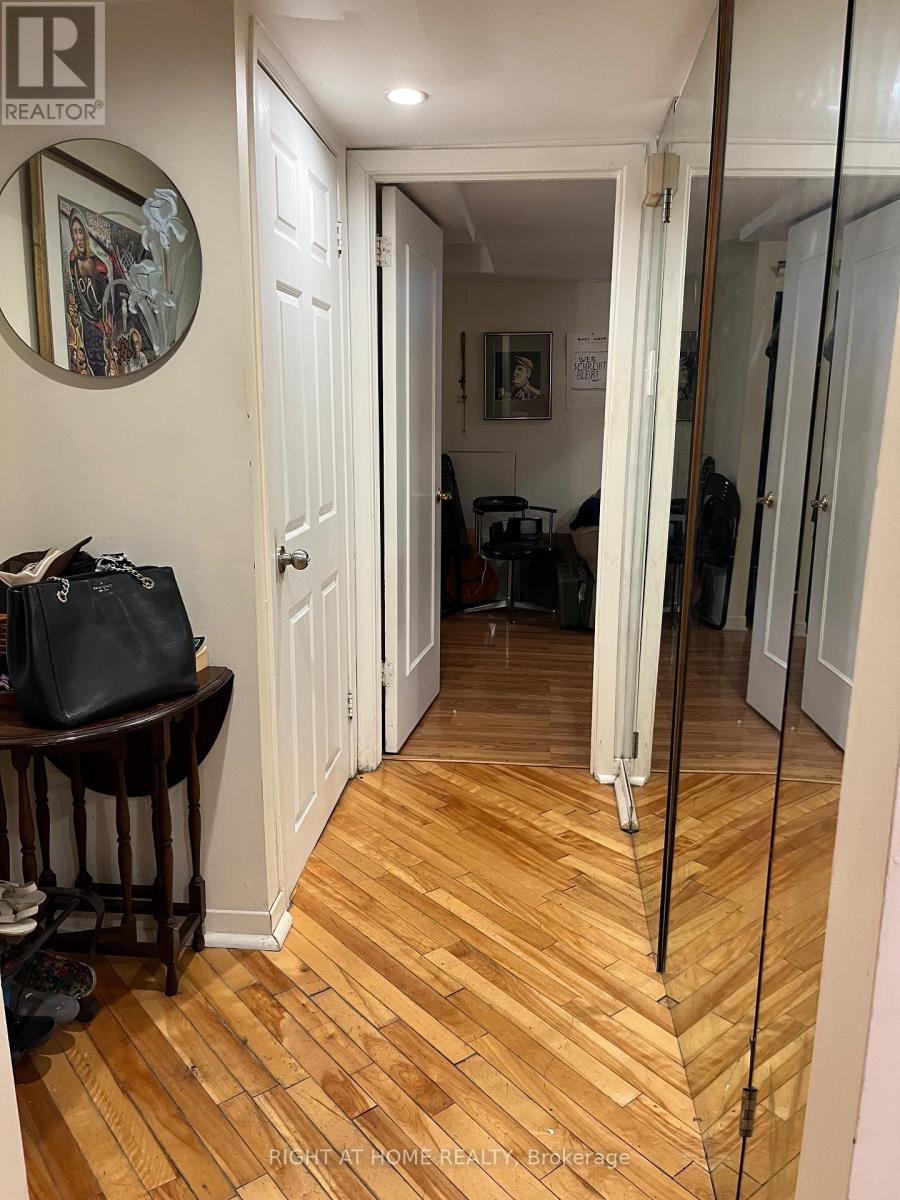 157 Medland Street, Toronto, Ontario  M6P 2N4 - Photo 4 - W13574202