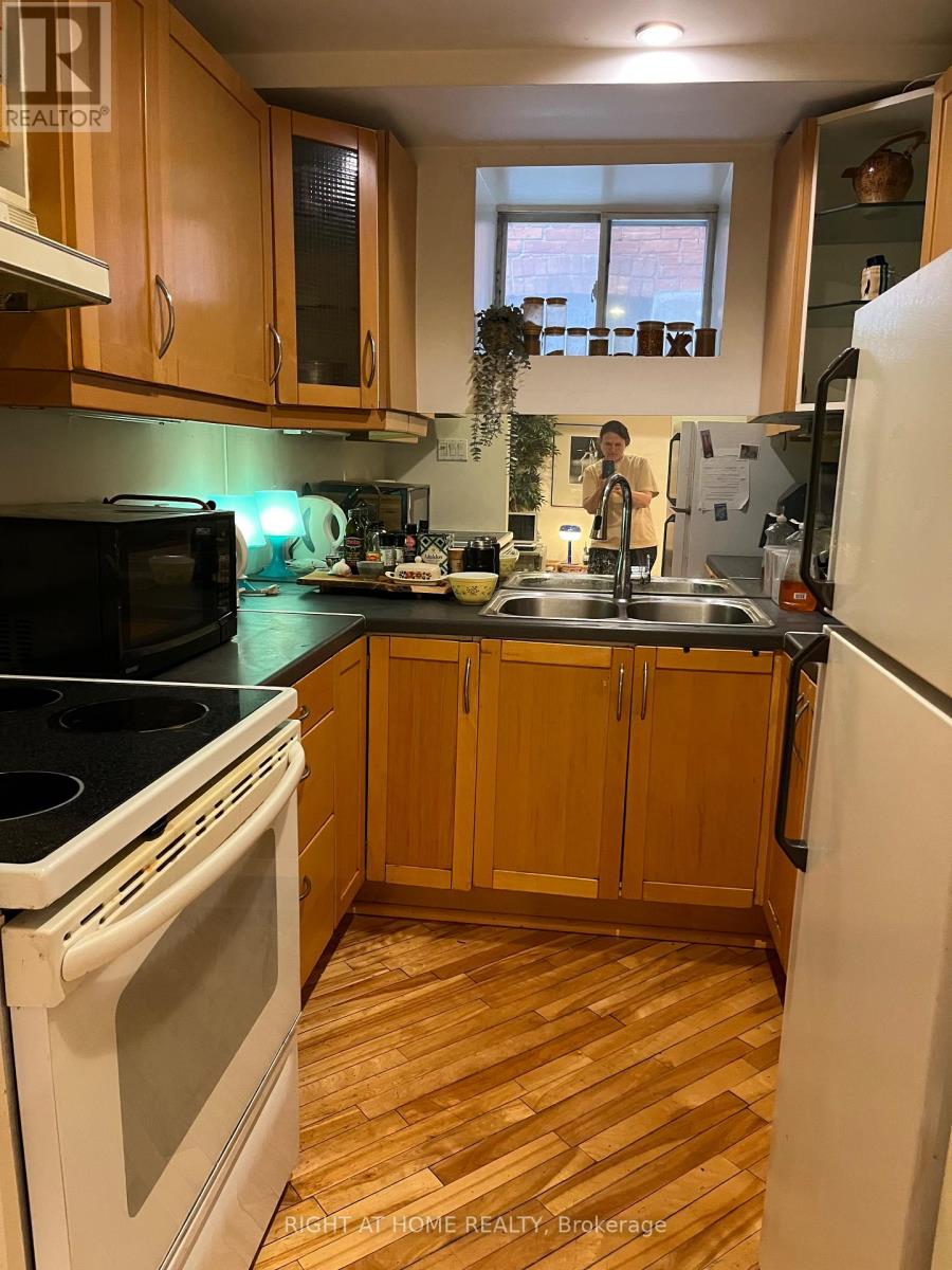 157 Medland Street, Toronto, Ontario  M6P 2N4 - Photo 5 - W13574202