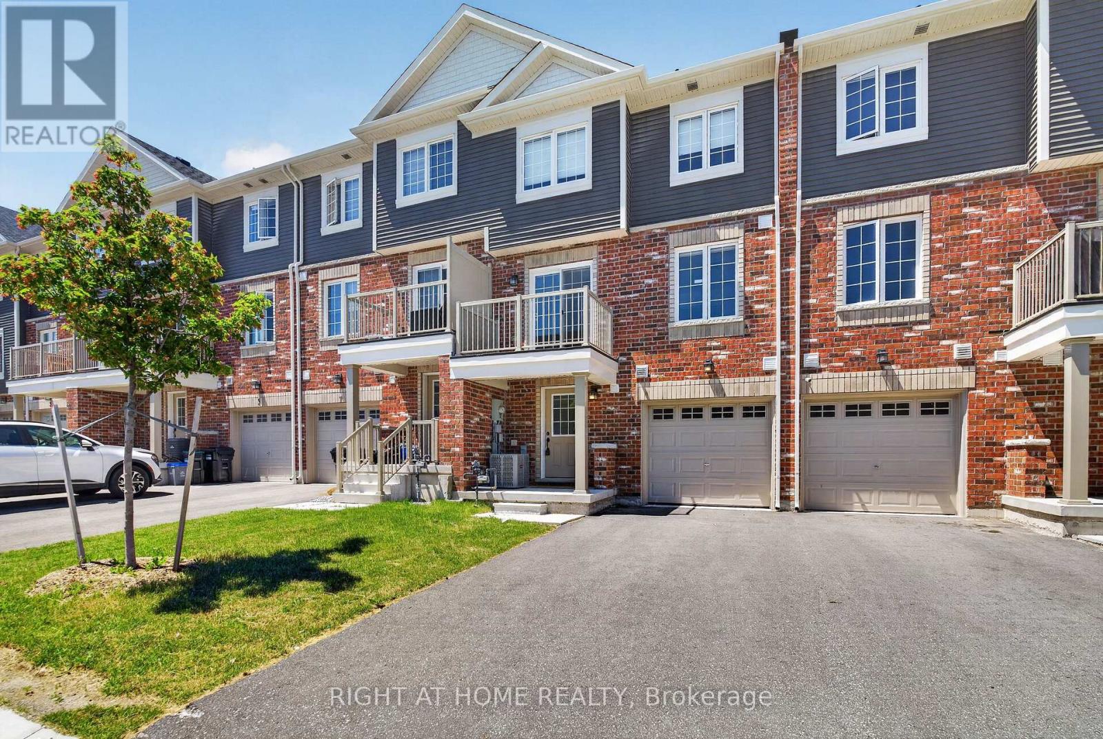9 Silo Mews, Barrie, Ontario  L9J 0V4 - Photo 2 - S13480044
