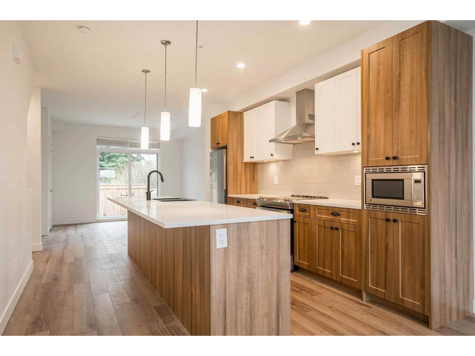 2 20487 65 AVENUE