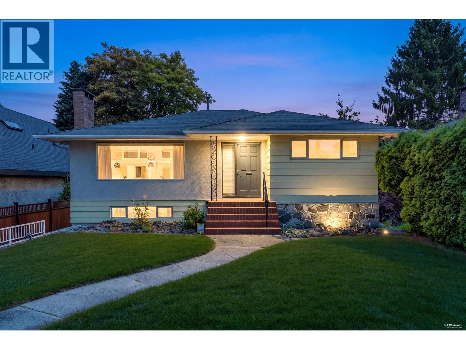 6730 6TH STREET, burnaby, British Columbia
