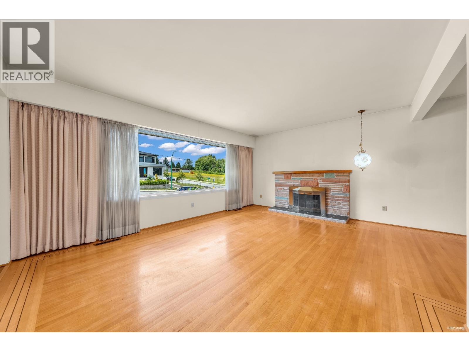6730 6th Street, Burnaby, British Columbia  V5E 3S7 - Photo 3 - R3147273