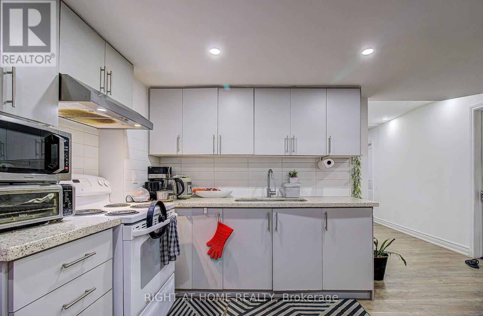 67 Scarborough Heights Boulevard, Toronto, Ontario  M1M 2V5 - Photo 22 - E13521506