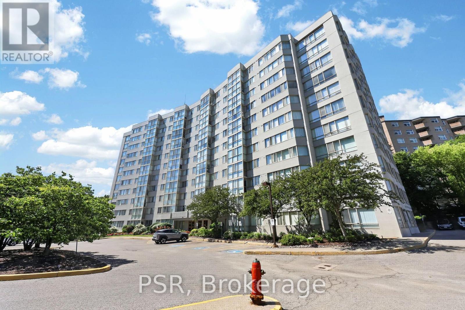 806 - 270 Davis Drive, Newmarket (Central Newmarket), Ontario  L3Y 8K2 - Photo 3 - N13574502