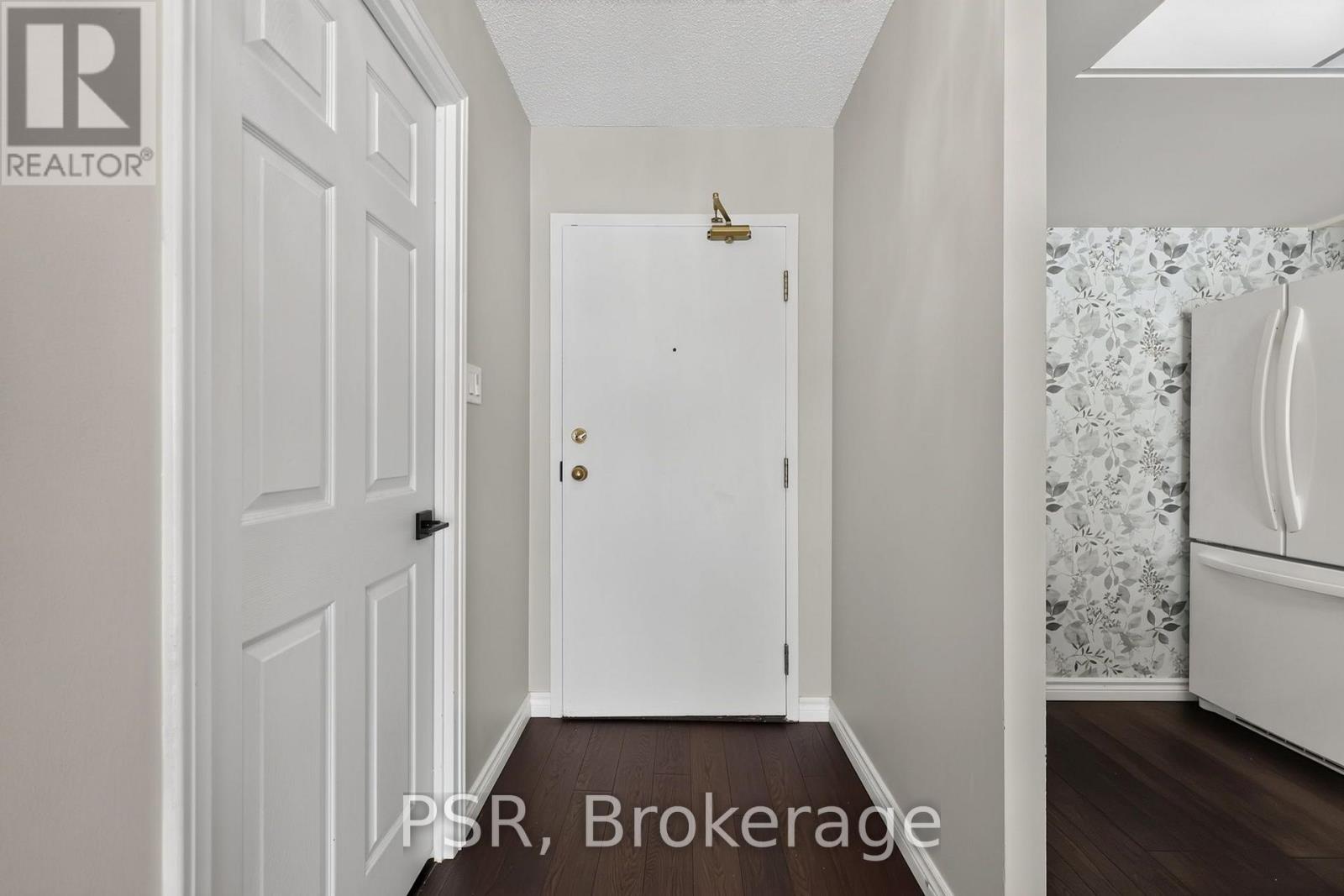 806 - 270 Davis Drive, Newmarket (Central Newmarket), Ontario  L3Y 8K2 - Photo 5 - N13574502