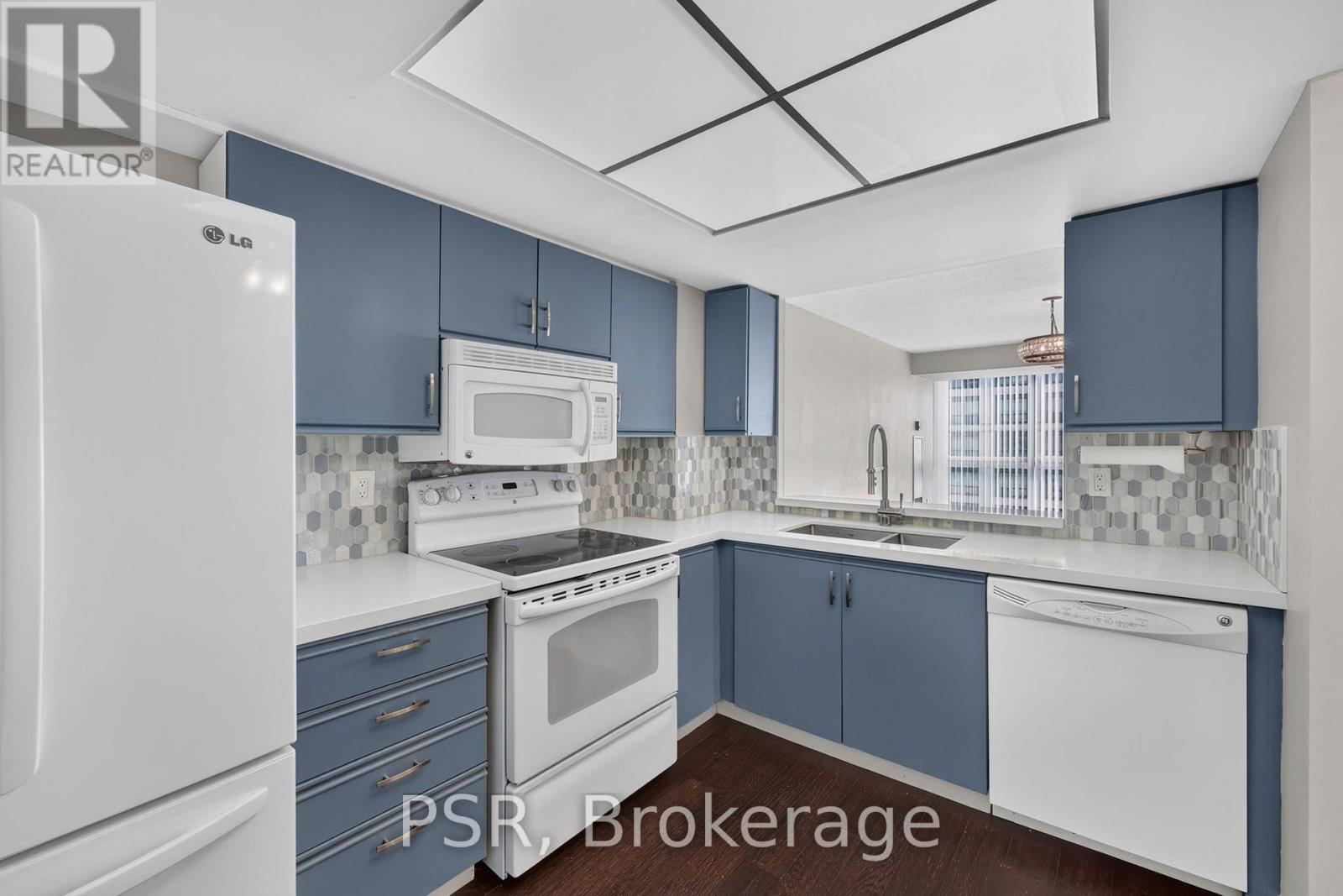 806 - 270 Davis Drive, Newmarket (Central Newmarket), Ontario  L3Y 8K2 - Photo 8 - N13574502