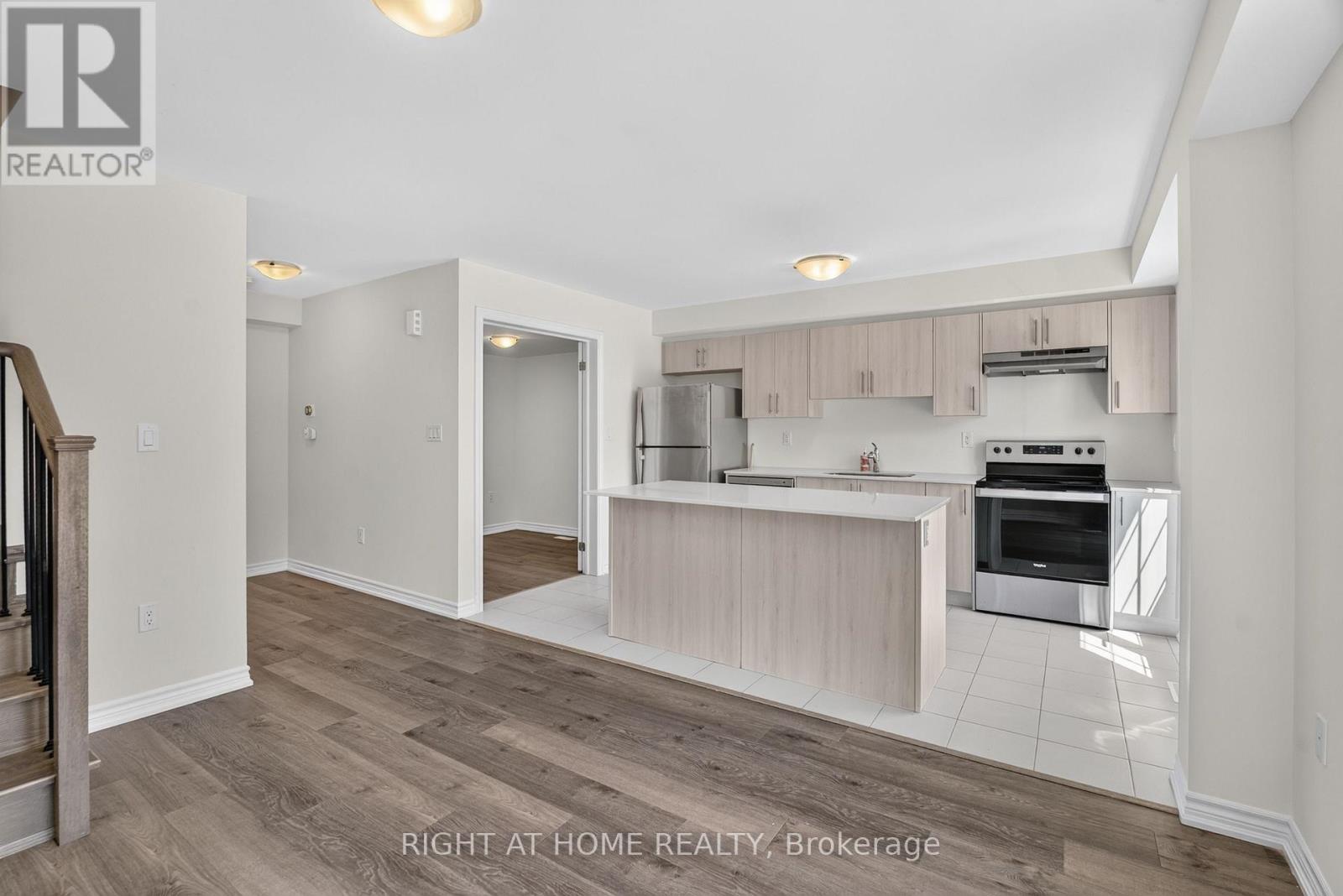 9 Silo Mews, Barrie, Ontario  L9J 0V4 - Photo 10 - S13574456