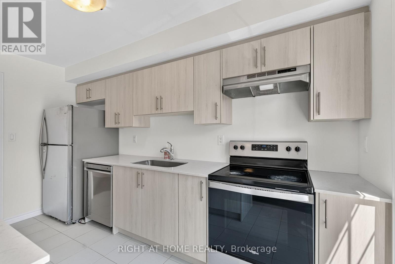 9 Silo Mews, Barrie, Ontario  L9J 0V4 - Photo 15 - S13574456