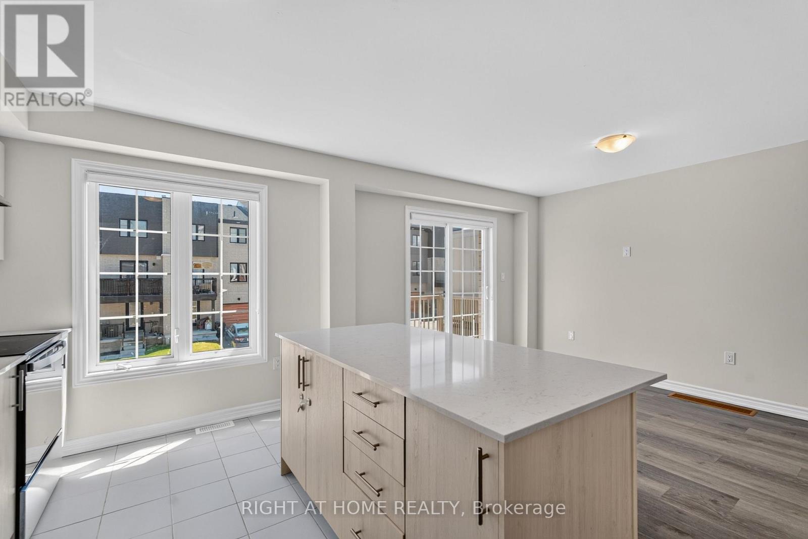 9 Silo Mews, Barrie, Ontario  L9J 0V4 - Photo 16 - S13574456