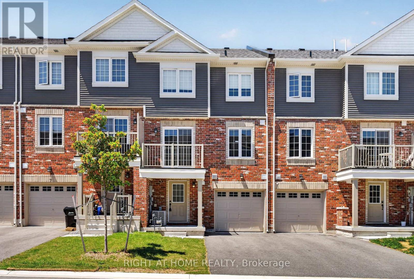 9 Silo Mews, Barrie, Ontario  L9J 0V4 - Photo 2 - S13574456