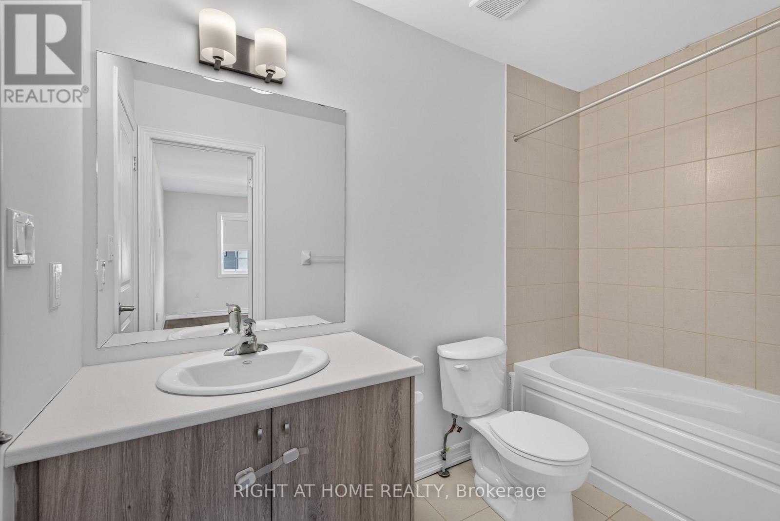 9 Silo Mews, Barrie, Ontario  L9J 0V4 - Photo 27 - S13574456