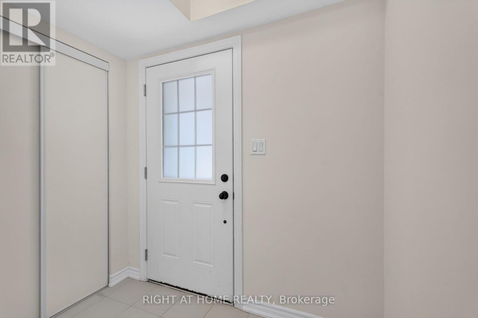 9 Silo Mews, Barrie, Ontario  L9J 0V4 - Photo 4 - S13574456