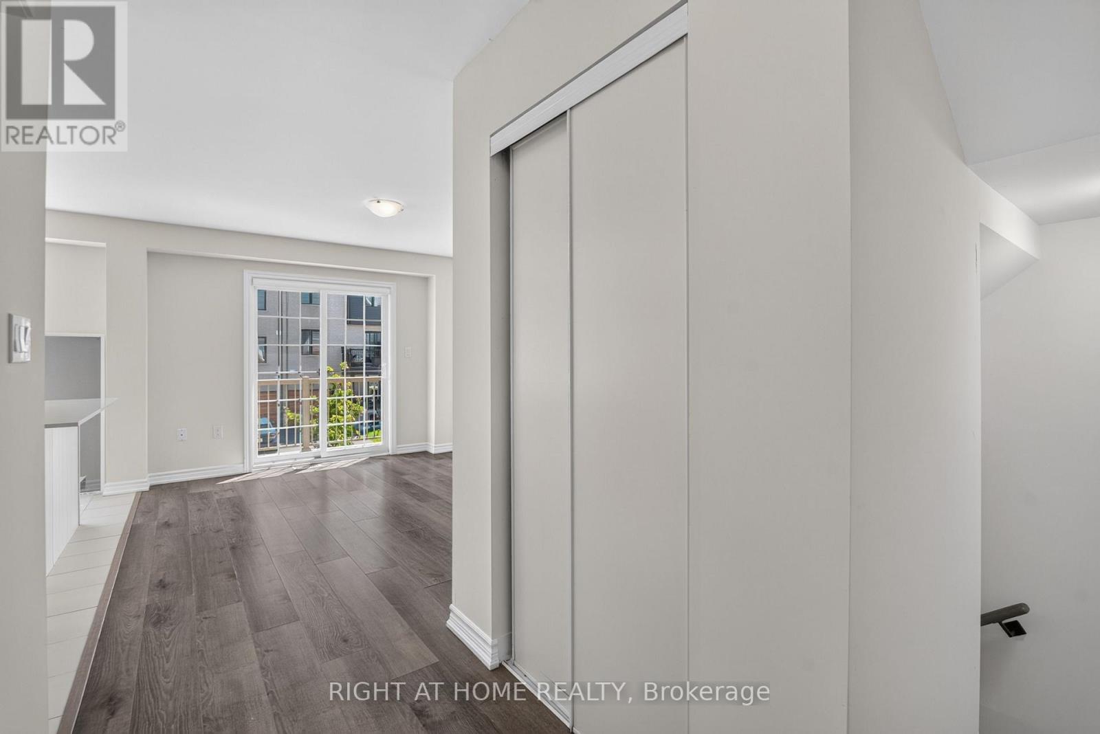9 Silo Mews, Barrie, Ontario  L9J 0V4 - Photo 6 - S13574456