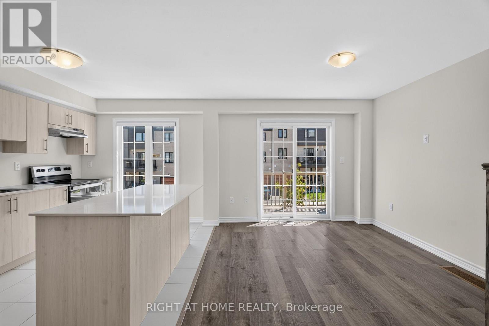 9 Silo Mews, Barrie, Ontario  L9J 0V4 - Photo 7 - S13574456