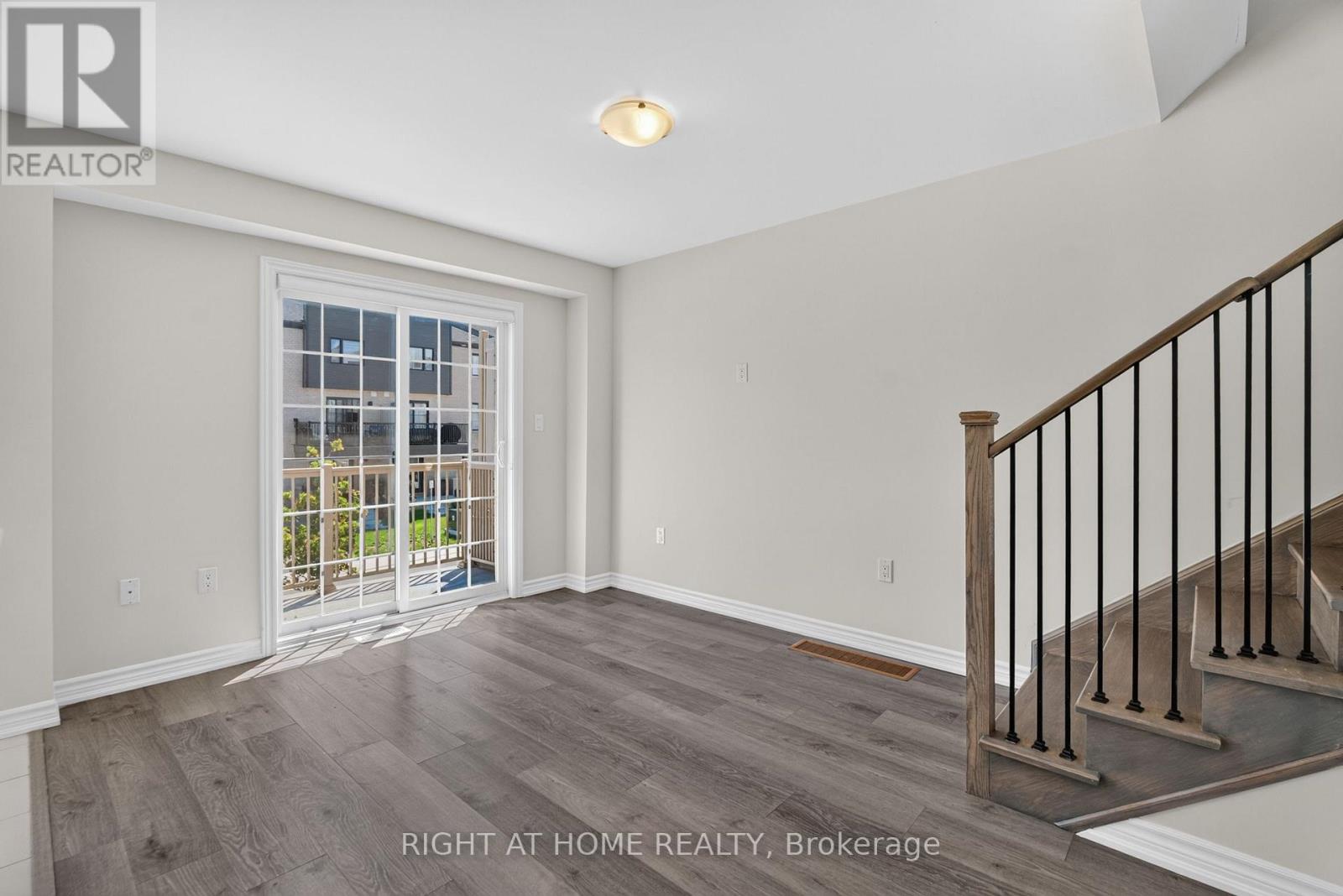 9 Silo Mews, Barrie, Ontario  L9J 0V4 - Photo 8 - S13574456