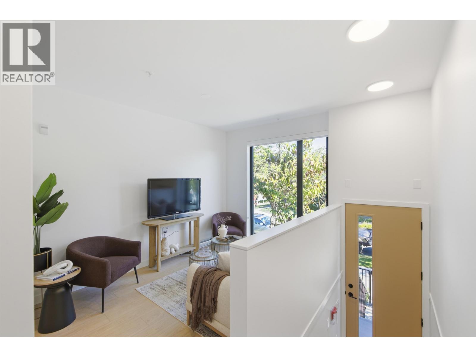 2408 E 12th Avenue, Vancouver, British Columbia  V5N 0E3 - Photo 4 - R3147278