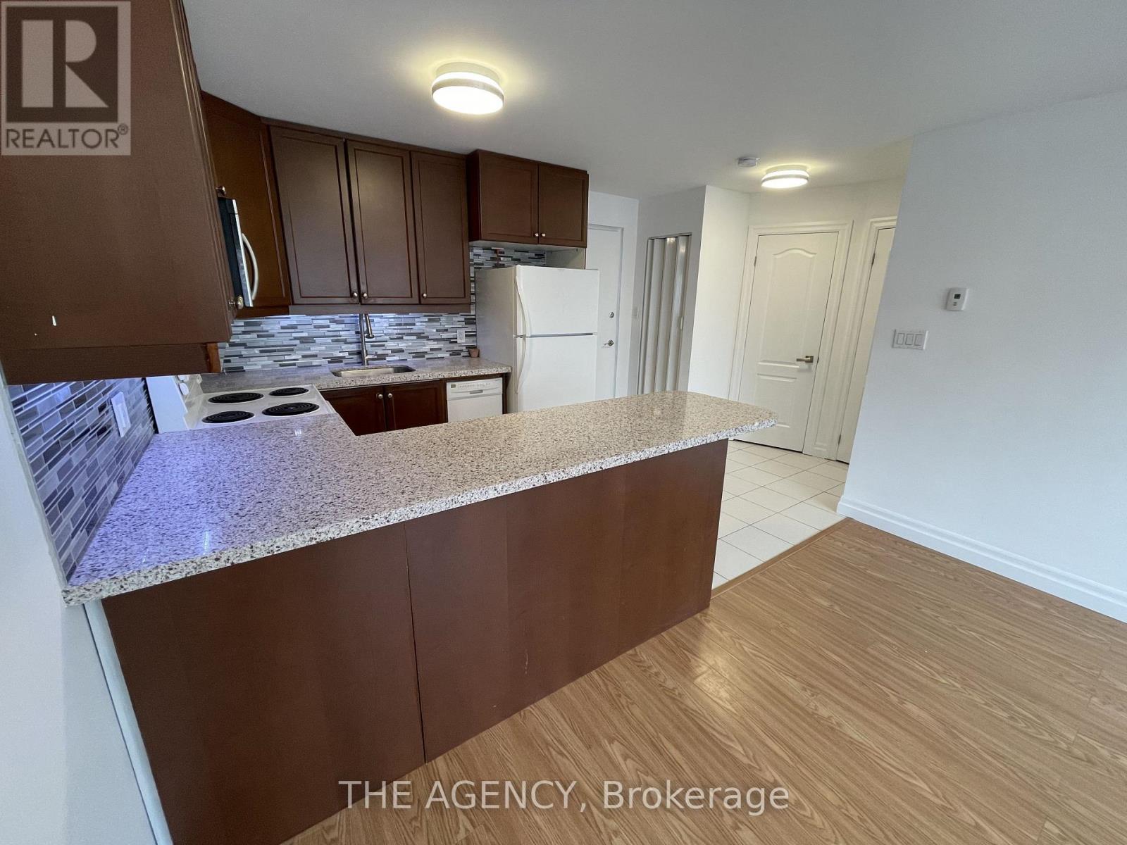 5 - 2940 DUNDAS STREET W, Toronto, Ontario