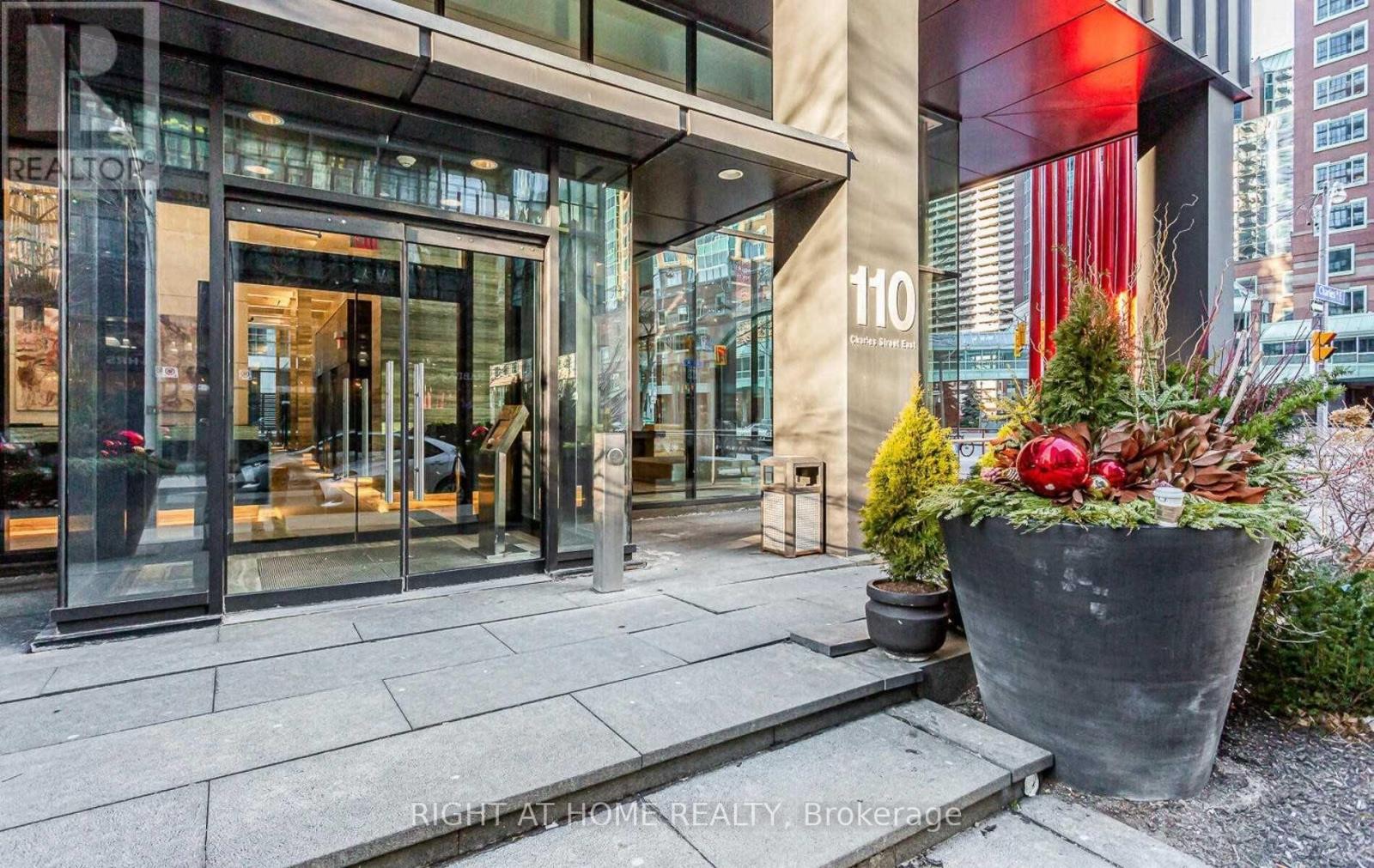 1702 - 110 Charles Street E, Toronto, Ontario M4Y 1T5 - Photo 1 - C13574598