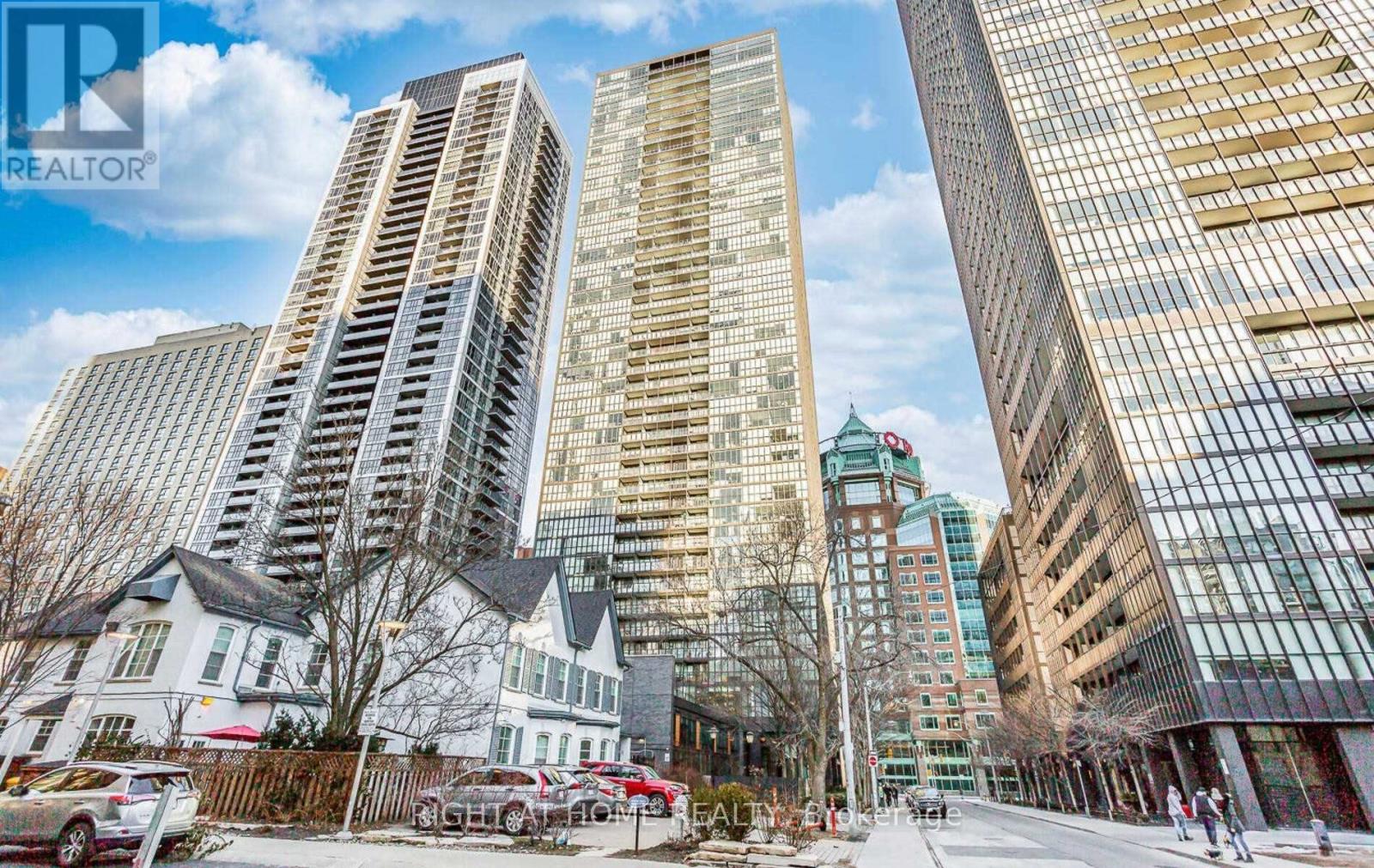 1702 - 110 Charles Street E, Toronto, Ontario M4Y 1T5 - Photo 2 - C13574598