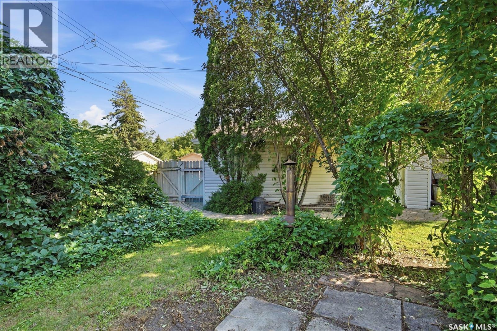 1921 Sommerfeld Avenue, Saskatoon, Saskatchewan  S7J 2E2 - Photo 35 - SK042653