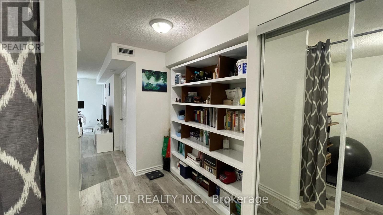 310 - 761 Bay Street, Toronto (Bay Street Corridor), Ontario  M5G 2R2 - Photo 3 - C13574736