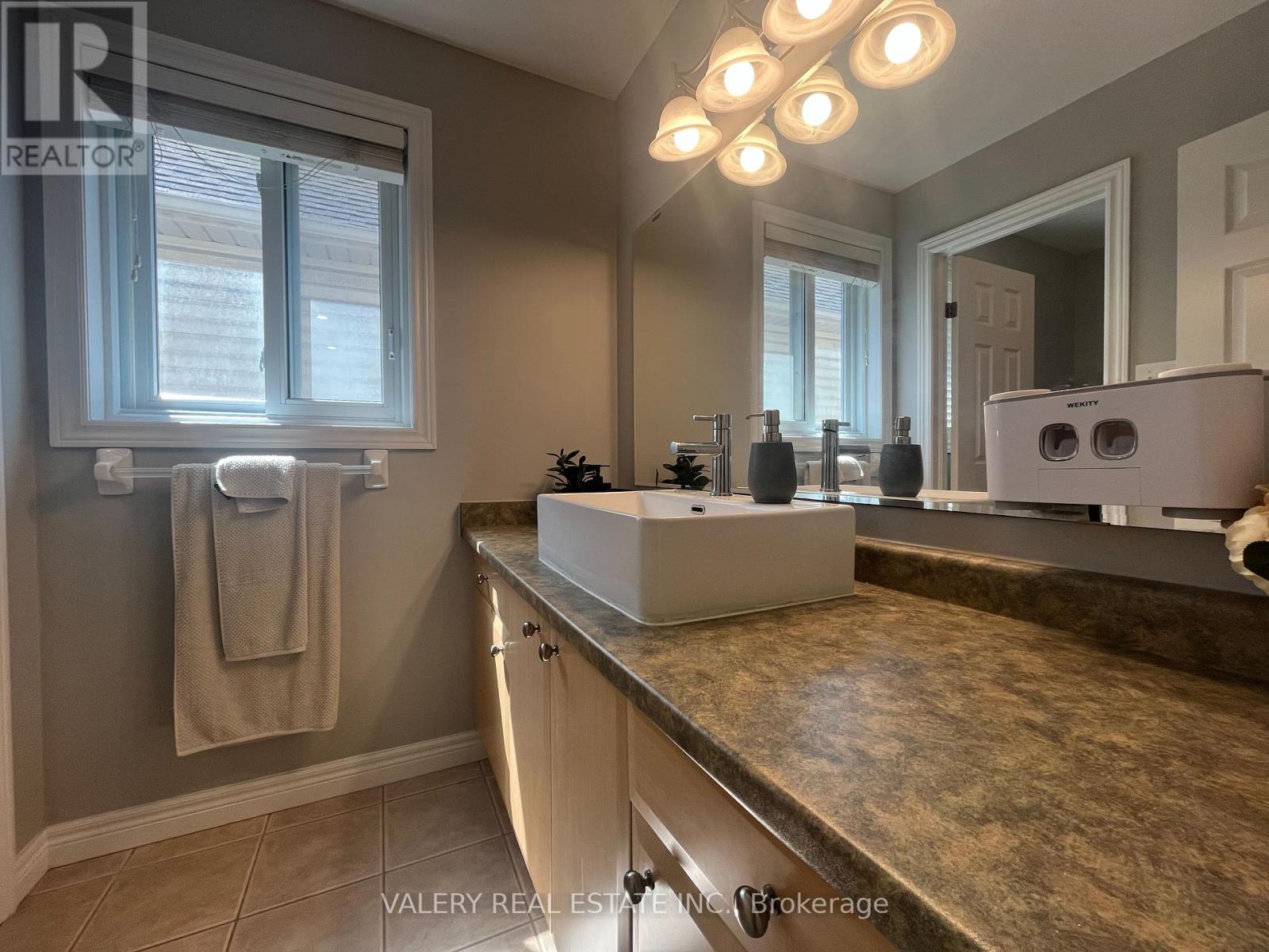 70 Doonmills Drive, Kitchener, Ontario  N2P 2X3 - Photo 19 - X13563812