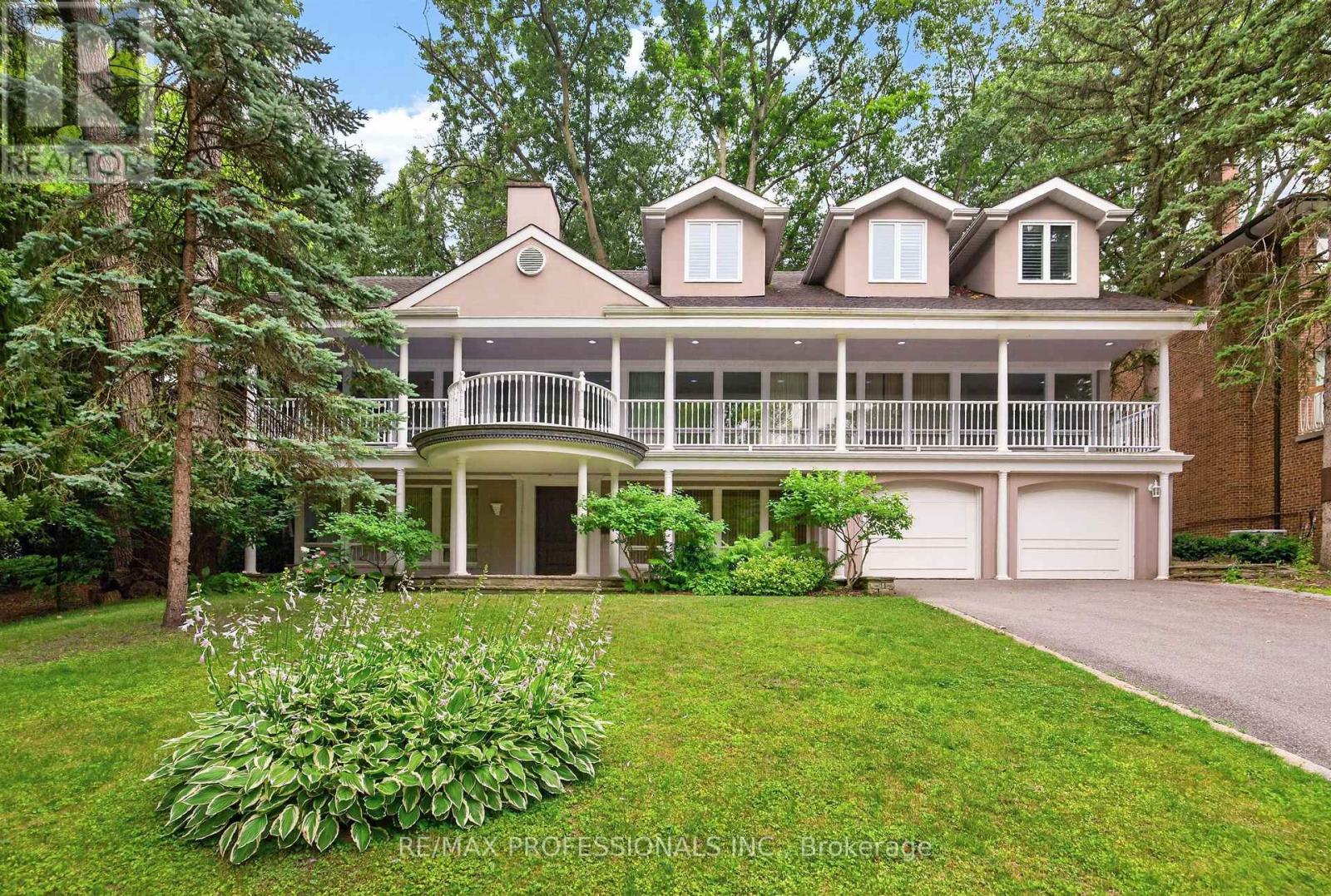 32 EDENBROOK HILL, Toronto, Ontario