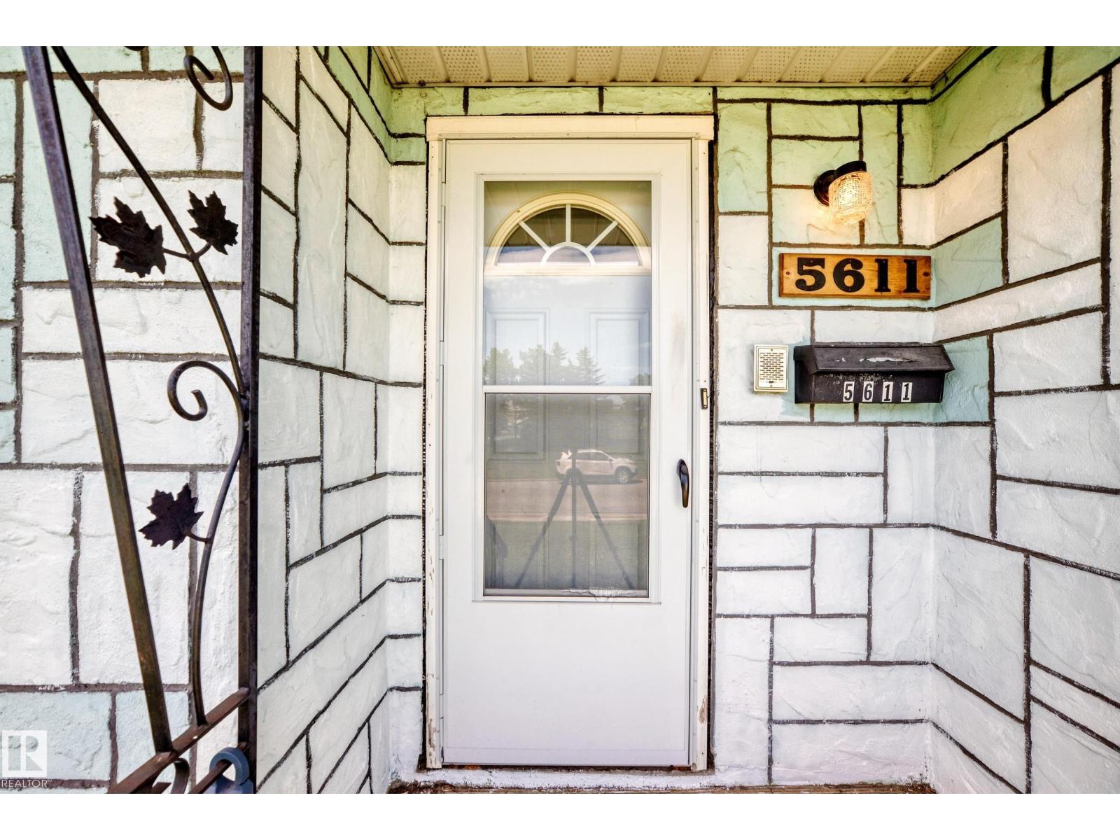 5611 134a Av NW, Edmonton, Alberta  T5A 0M3 - Photo 3 - E4499364