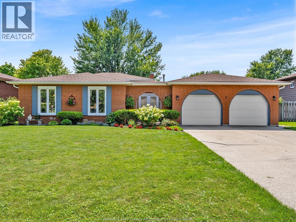 5 WHITEWOOD, Cottam, Ontario