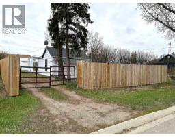 220 Armstrong Street, Carmangay, Alberta