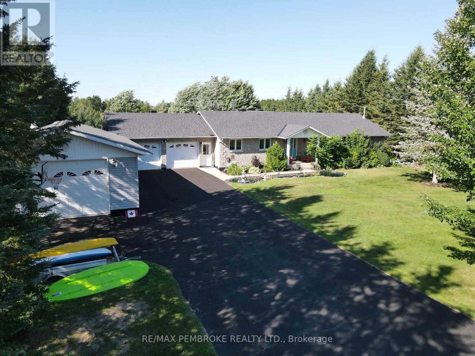 56 ROBERTSON DRIVE, Whitewater Region, Ontario