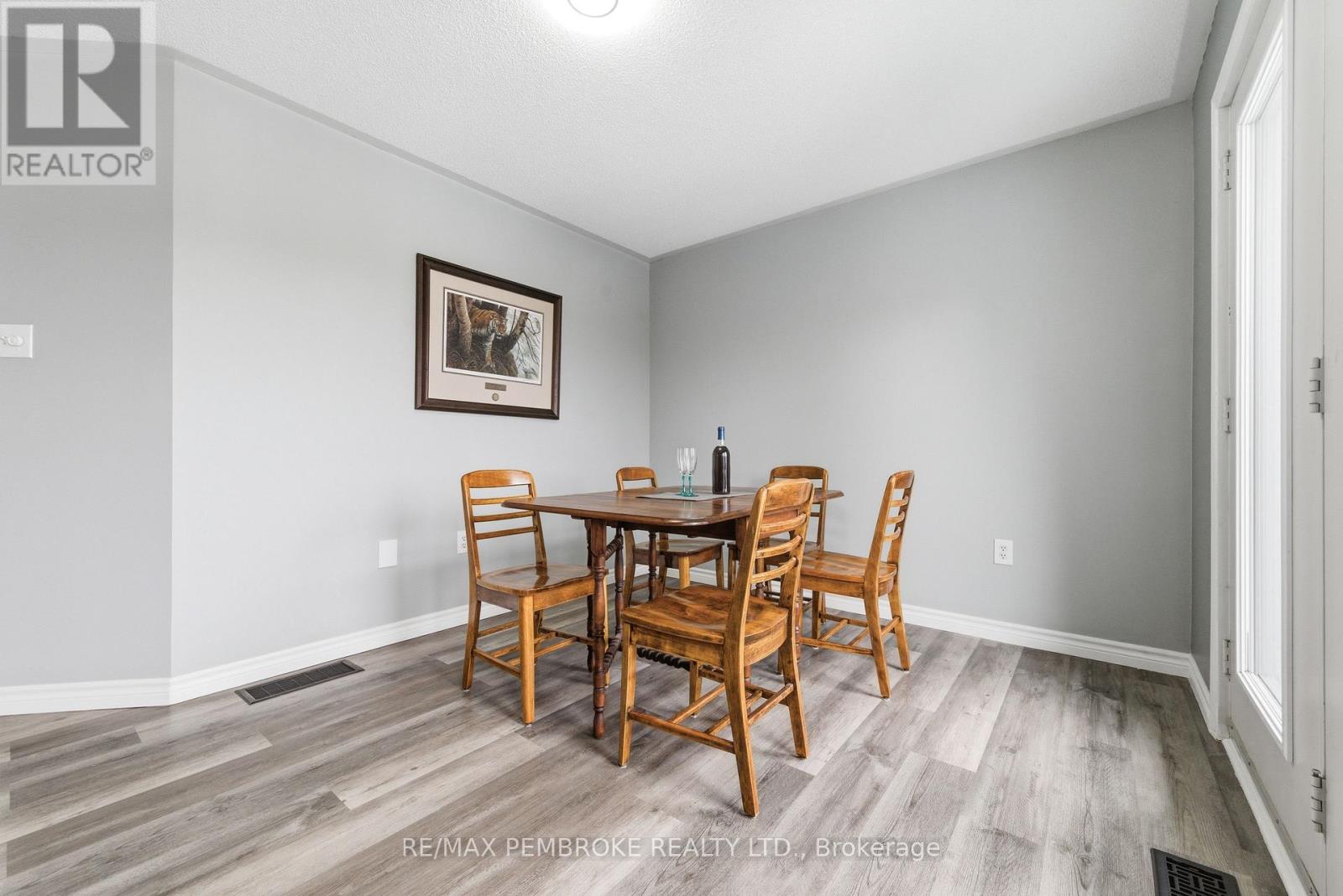 56 Robertson Drive, Whitewater Region, Ontario  K0J 1C0 - Photo 16 - X12962636