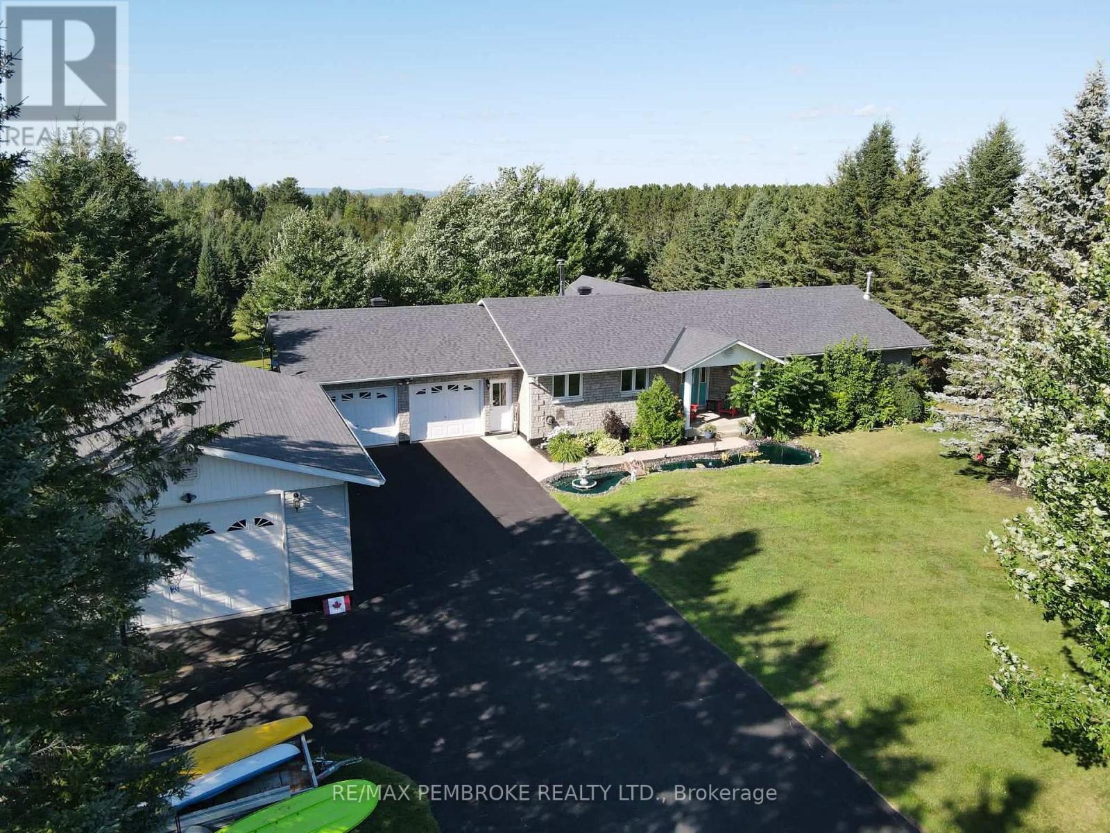 56 Robertson Drive, Whitewater Region, Ontario  K0J 1C0 - Photo 2 - X12962636