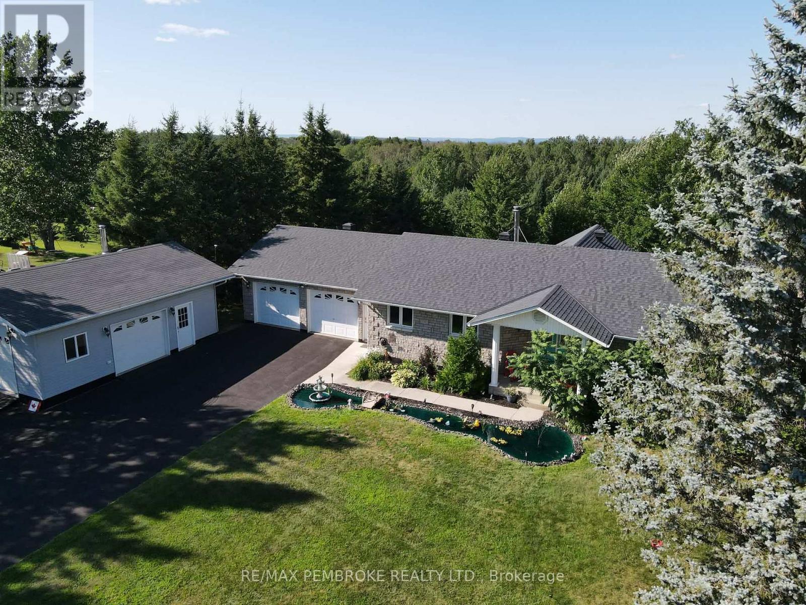 56 Robertson Drive, Whitewater Region, Ontario  K0J 1C0 - Photo 3 - X12962636