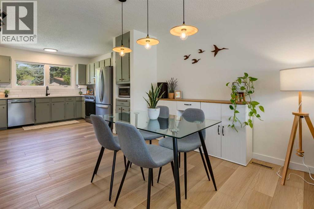 23 Deer Lane Place Se, Calgary, Alberta  T2J 6B7 - Photo 7 - A2328681