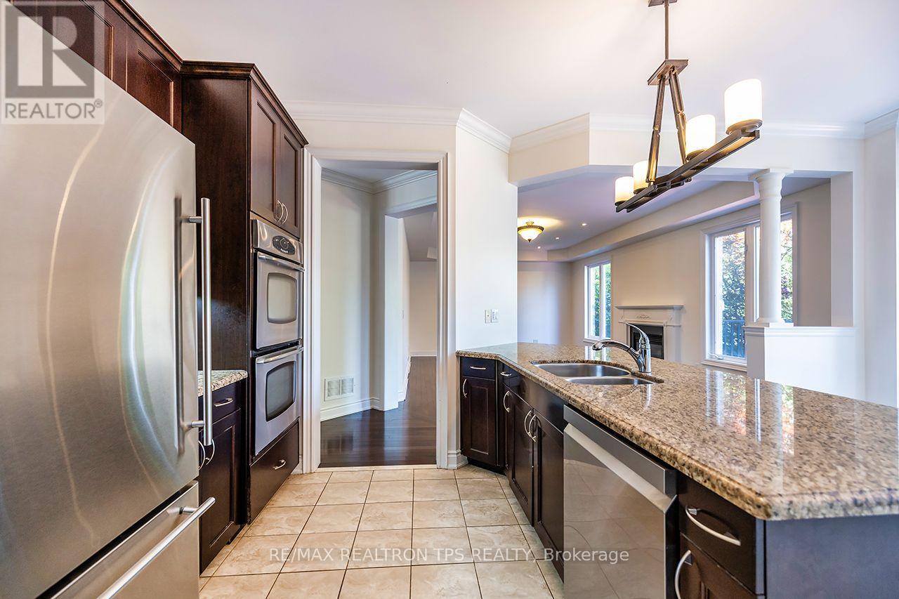 555 Kingsfield Loop, Oshawa, Ontario  L1K 0H8 - Photo 11 - E13574936