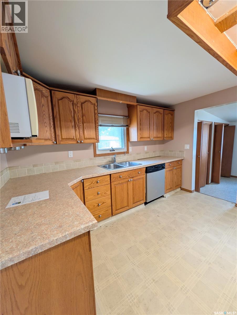 4366 Price Avenue, Gull Lake, Saskatchewan  S0N 1A0 - Photo 5 - SK036664