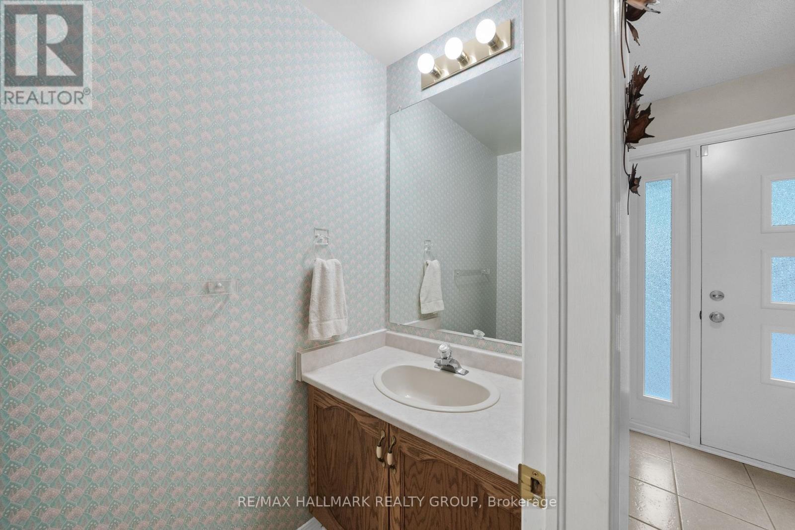 44 Dunbarton Court, Ottawa, Ontario  K1K 4L4 - Photo 5 - X13574952