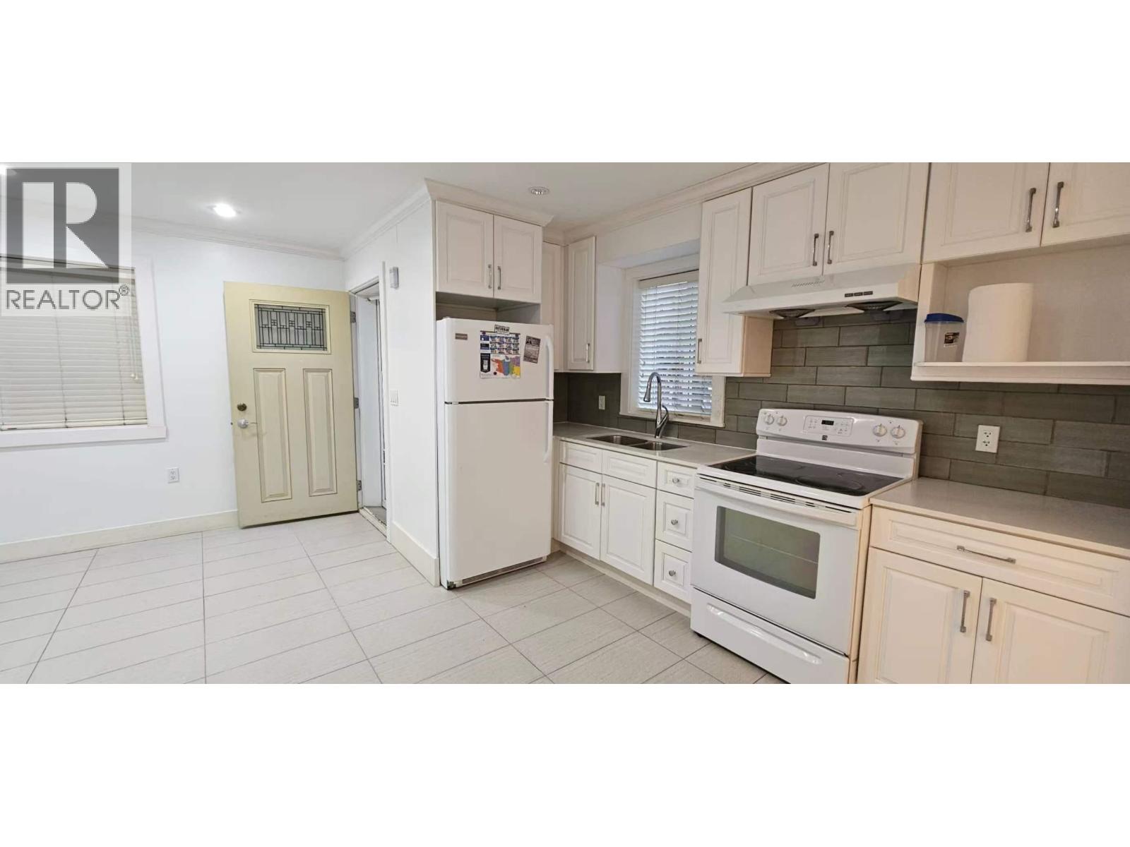 33xx Price Street, Vancouver, British Columbia  V5R 5P8 - Photo 2 - R3147359
