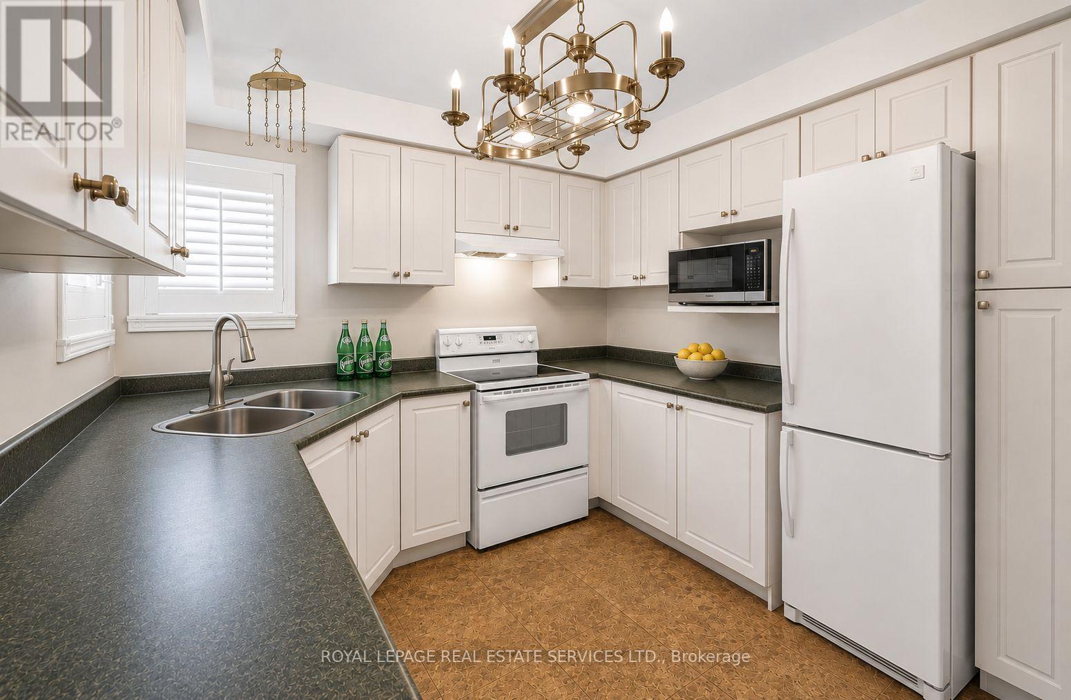 45 Rosemarie Crescent, Whitby, Ontario  L1M 1G6 - Photo 14 - E13153252