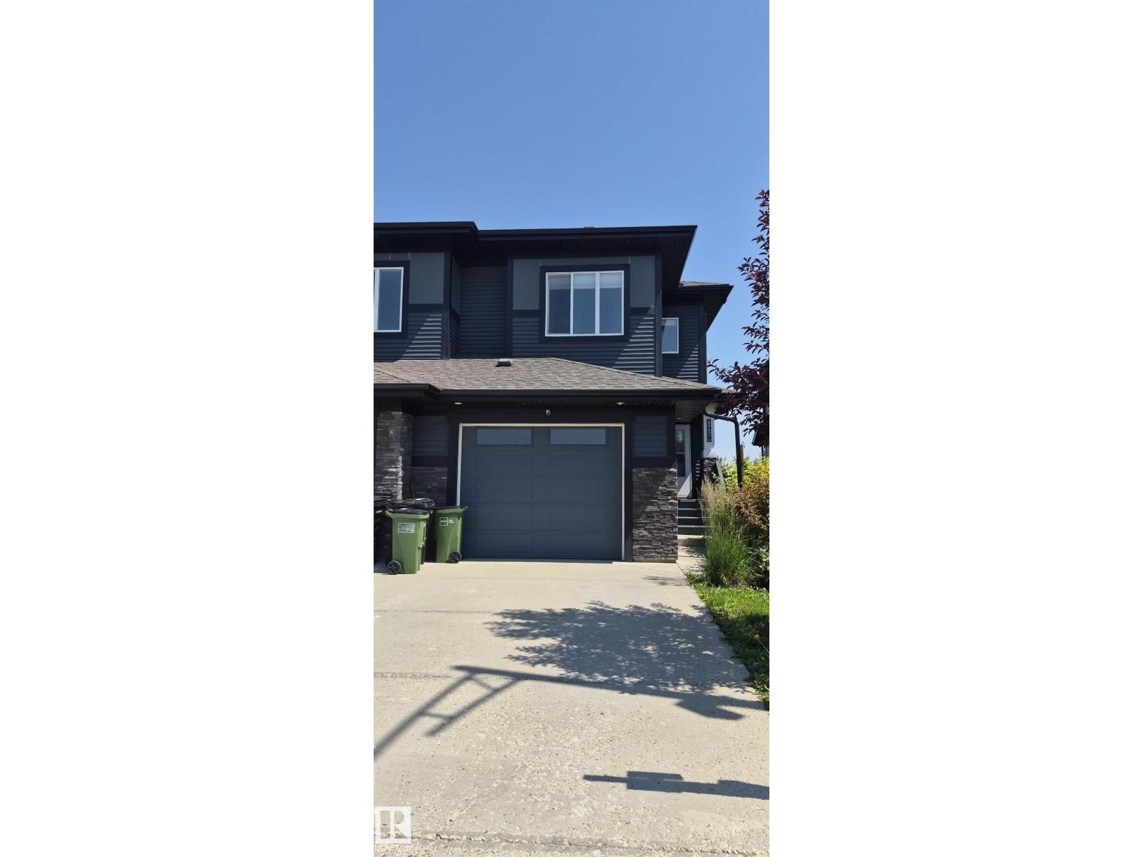 8921 217 ST NW NW, Edmonton, Alberta
