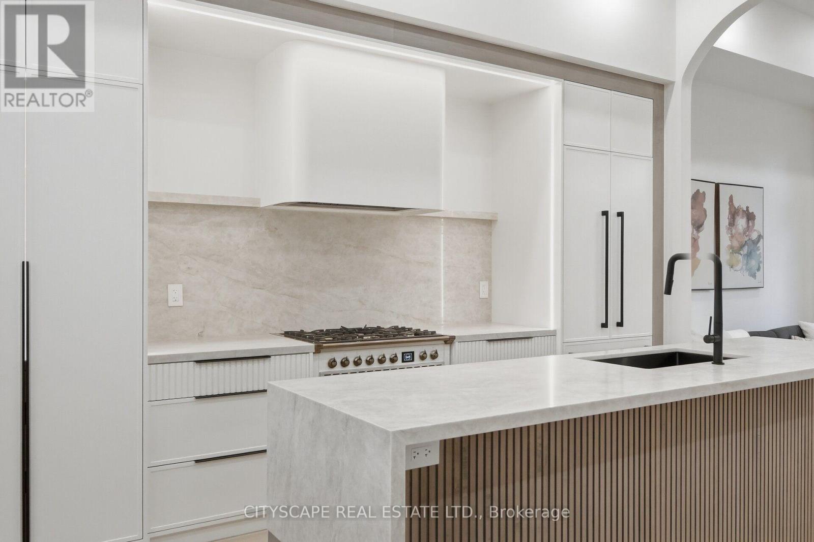 10b Holmstead Avenue, Toronto, Ontario  M4B 1T1 - Photo 14 - E13575016