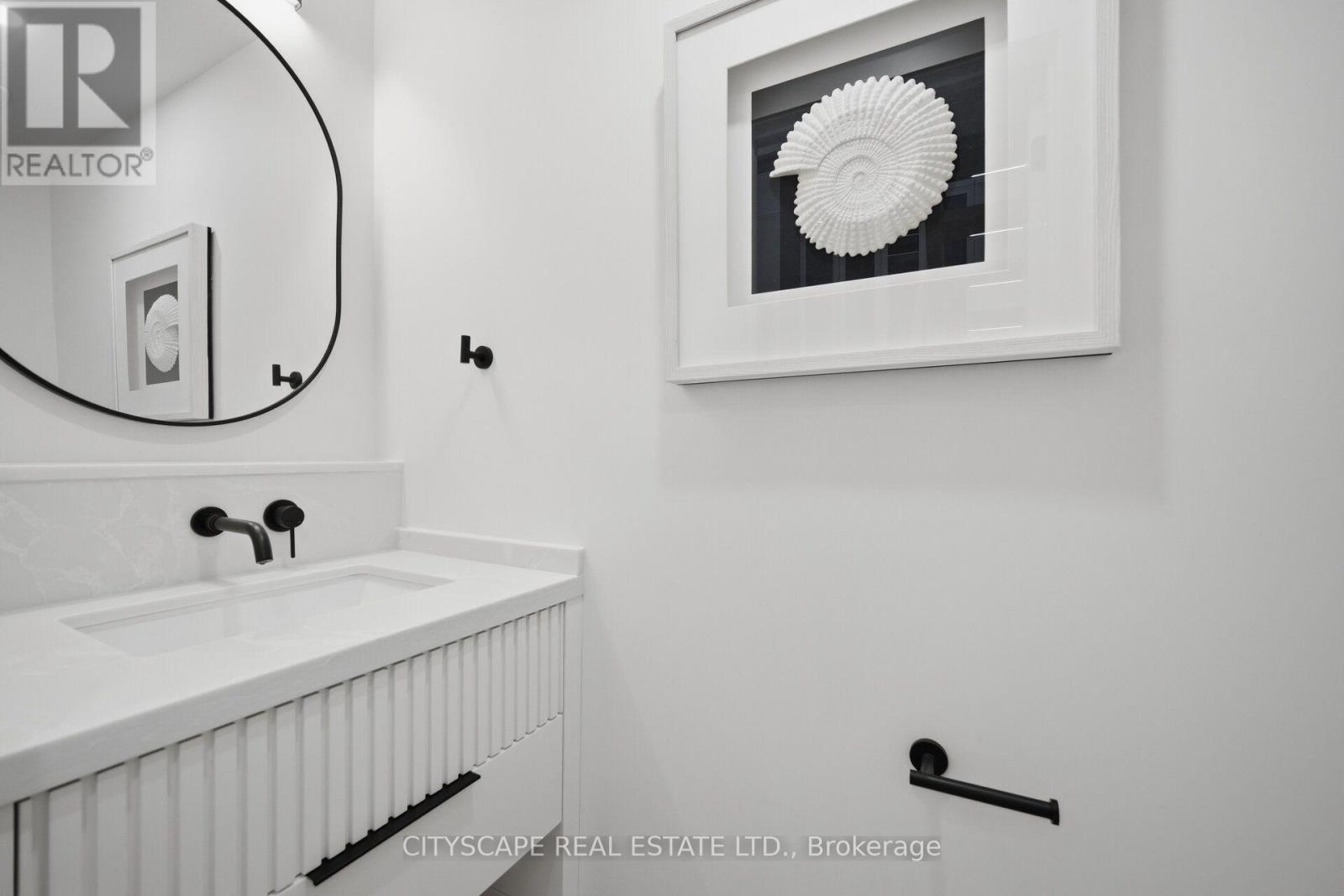 10b Holmstead Avenue, Toronto, Ontario  M4B 1T1 - Photo 19 - E13575016