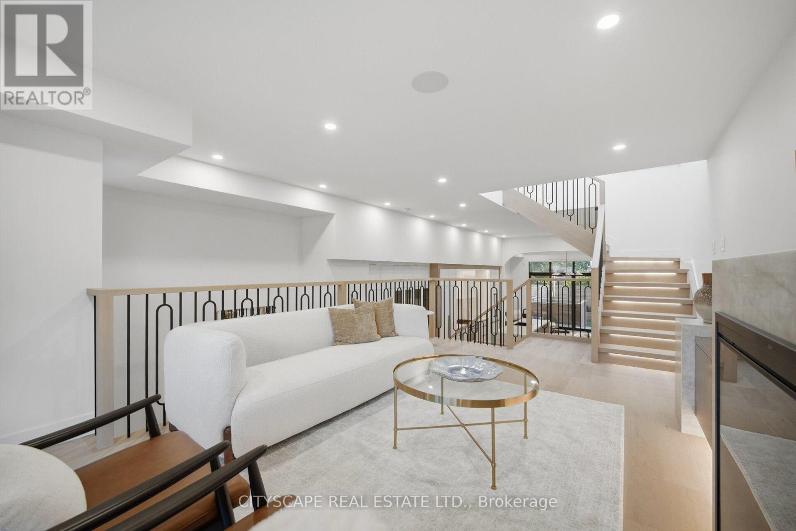 10b Holmstead Avenue, Toronto, Ontario  M4B 1T1 - Photo 24 - E13575016