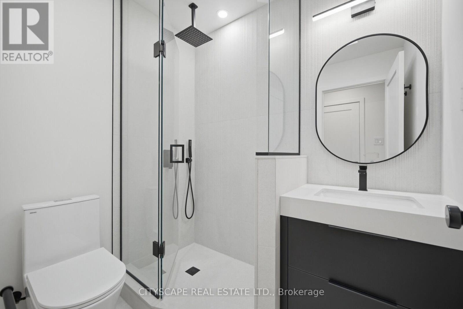 10b Holmstead Avenue, Toronto, Ontario  M4B 1T1 - Photo 35 - E13575016
