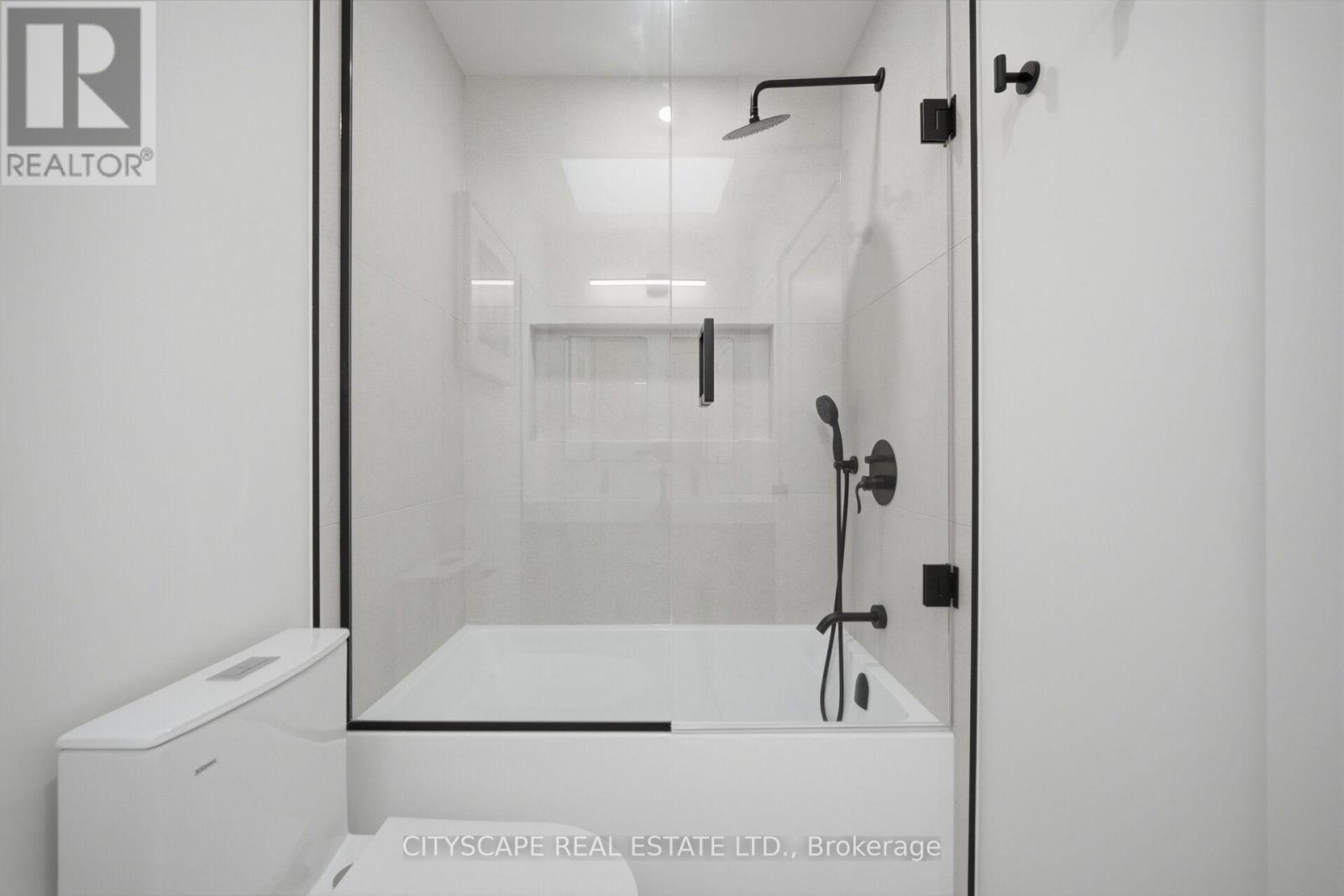 10b Holmstead Avenue, Toronto, Ontario  M4B 1T1 - Photo 37 - E13575016