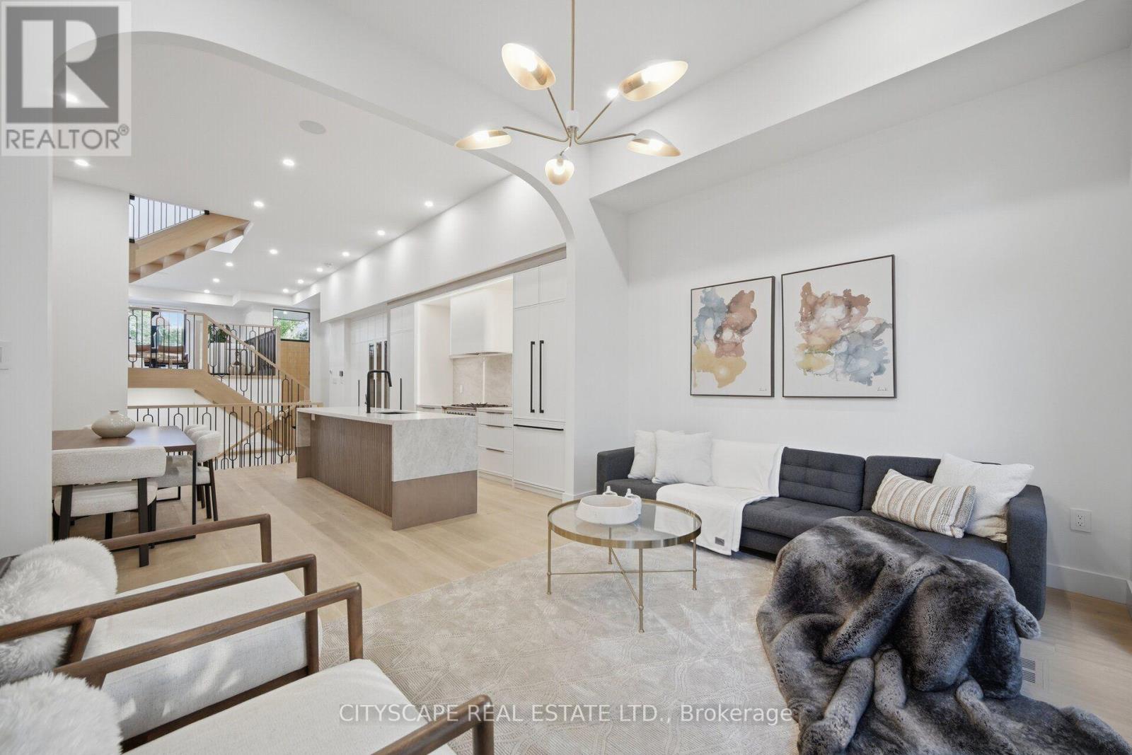 10b Holmstead Avenue, Toronto, Ontario  M4B 1T1 - Photo 4 - E13575016
