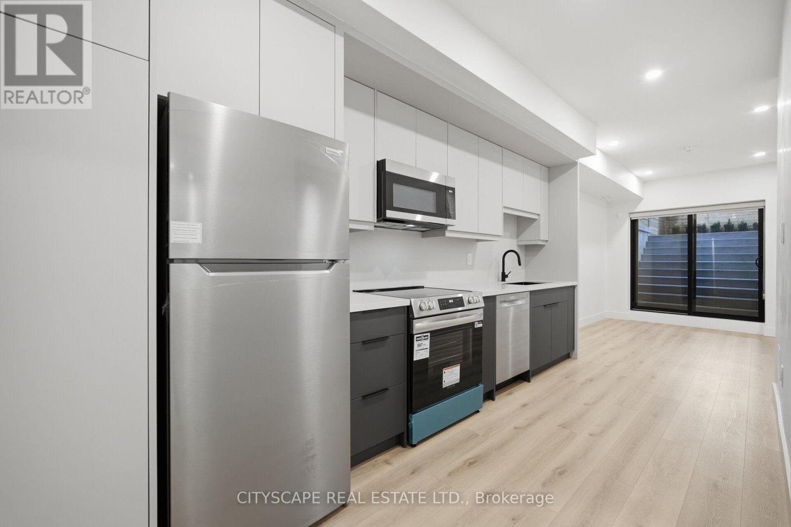 10b Holmstead Avenue, Toronto, Ontario  M4B 1T1 - Photo 41 - E13575016