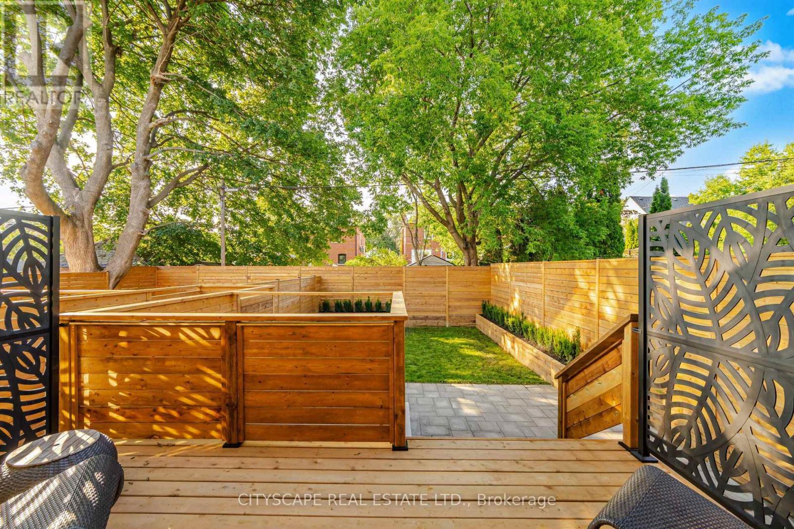 10b Holmstead Avenue, Toronto, Ontario  M4B 1T1 - Photo 48 - E13575016